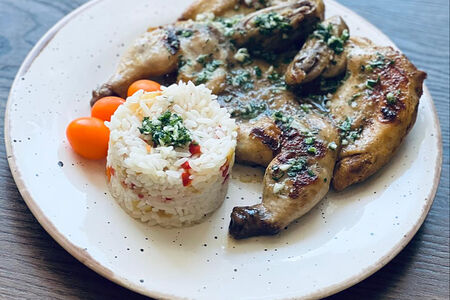 Цыпленок табака с рисом и овощами