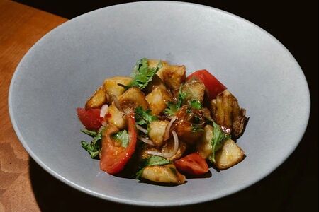 Салат с хрустящими баклажанами