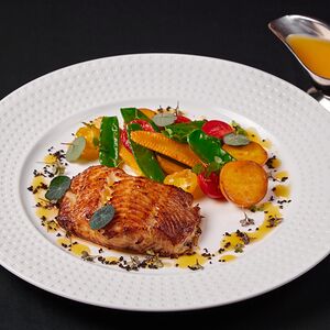 Черная треска с мини-овощами