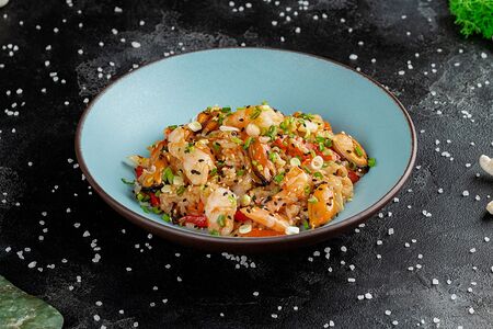 Рис, жаренный с морепродуктами