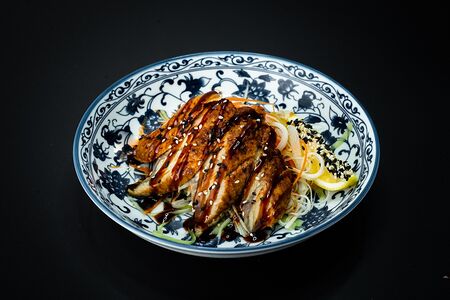 Сашими с угрём и соусом унаги