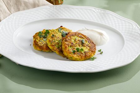 Оладьи из цукини со сметаной
