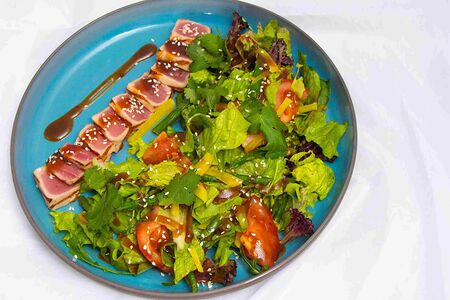 Салат с тунцом