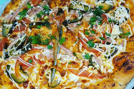 Мясная пицца большая