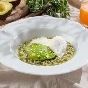 Греча с яйцом пашот и муссом из пармезана