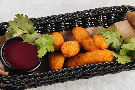 Сырные палочки с вишнёвым соусом