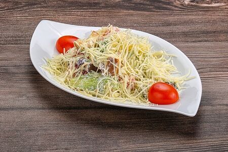 Салат Цезарь с курицей