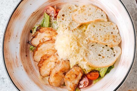 Цезарь с куриным филе