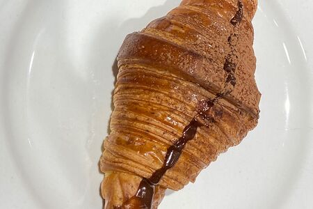 Круассан с шоколадом