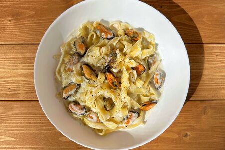 Феттуччине с мидиями в сливках