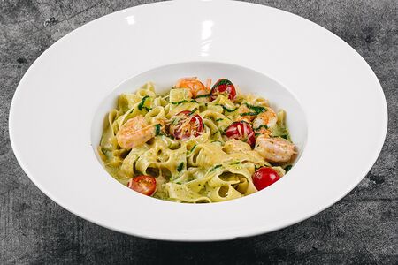 Паста с креветками в соусе песто