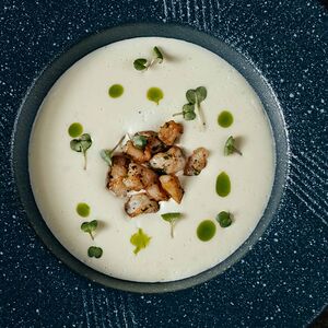 Сырный суп с креветками и горгонзоллой