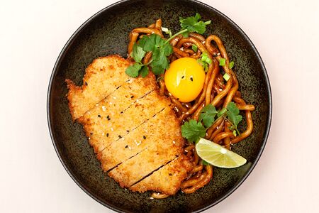 Кацу из индейки с лапшой удон