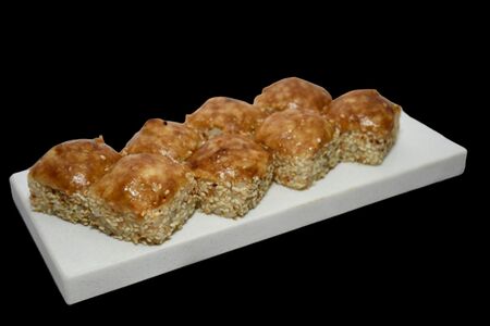 Запеченный с крабом и кунжутом