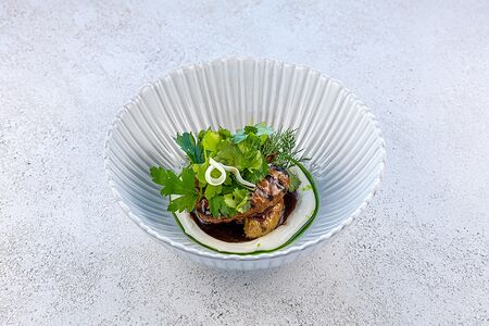 Кебаб на картофеле с соусом демиглас и сырным кремом 