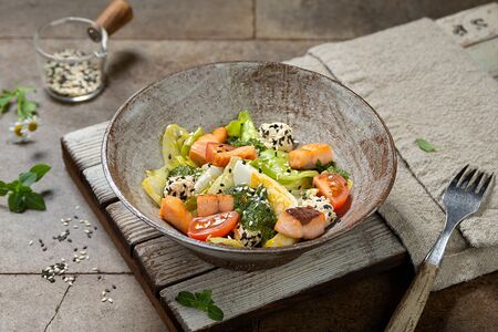 Салат с лососем