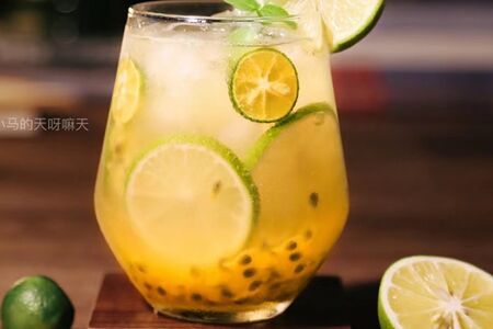 Свежая маракуйя и лаймовая вода