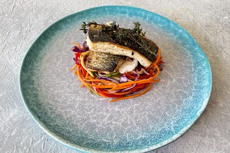 Судак с овощным спагетти