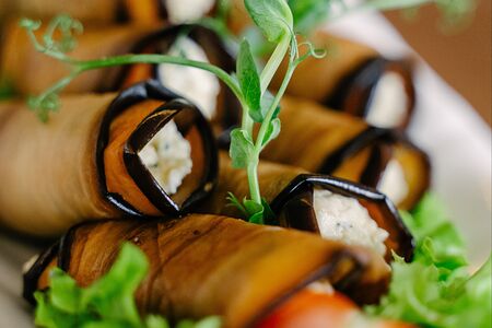 Рулетики из баклажан