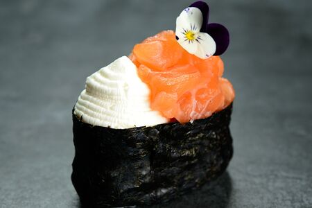 Гункан сыр, лосось