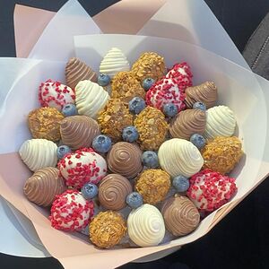 Клубничный букет Berry Chocolate Splendor