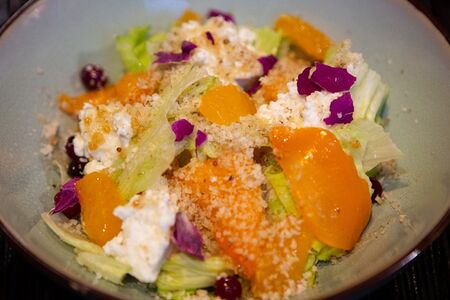 Салат с хурмой и сыром