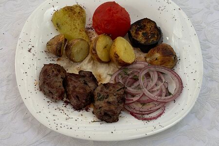 Бастурма из говядины с овощами