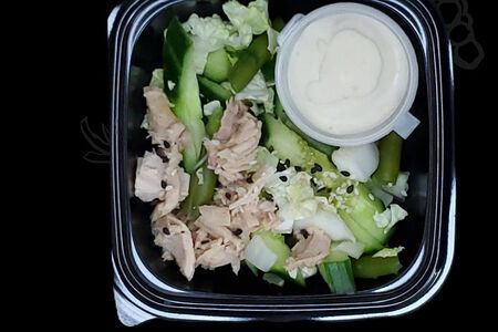 Салат с тунцом, зеленой фасолью и домашним майонезом