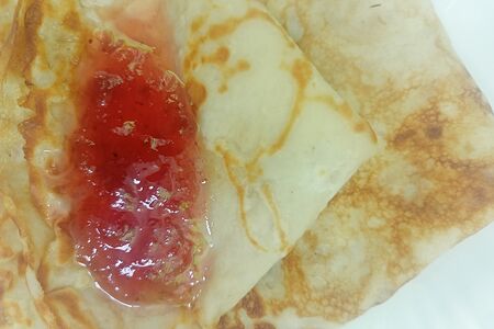 Блинчики с персиковым джемом (2 шт)