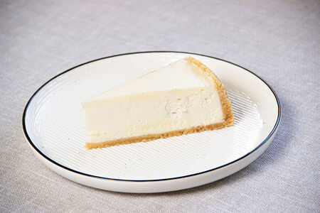 Чизкейк классический (кусок)