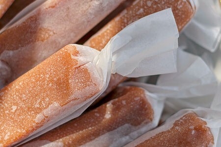 Ириска с розовой солью