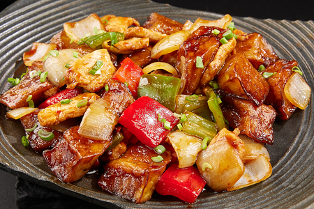 Баклажаны со свининой на сковороде