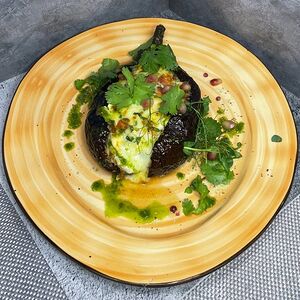 Битый баклажан с сыром и томатами 