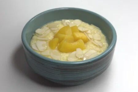 Пшенная каша с персиками 