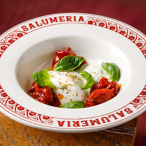 Буррата с вялеными томатами