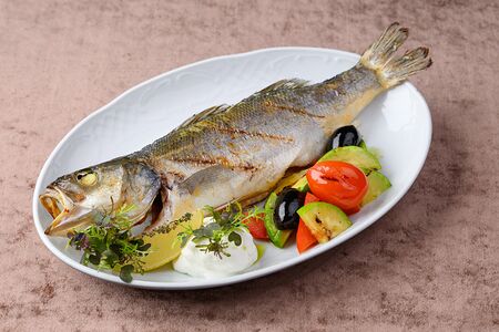 Сибас на гриле с овощами гриль и муссом Сиртаки