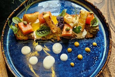 Драники с авокадо и лососем