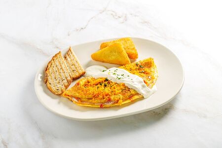 Омлет с копченой индейкой