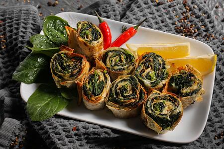 Роллы со шпинатом 