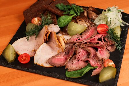 Разносолы с ростбифом и бужениной