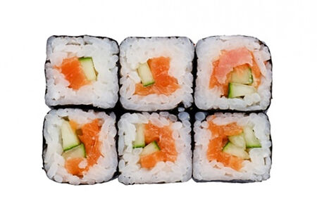 Классический ролл лосось огурец