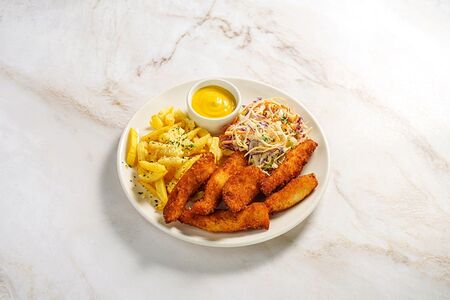 Куриные стрипсы с фри и салатом коул слоу