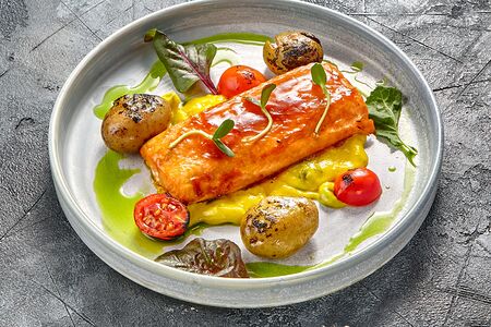 Филе морской форели с соусом из лимона и каперсов