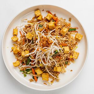 Жареный рис с овощами и сыром тофу