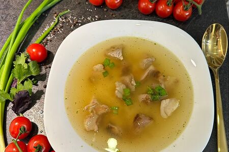 Бульон с шашлыком из cвинoй шейки