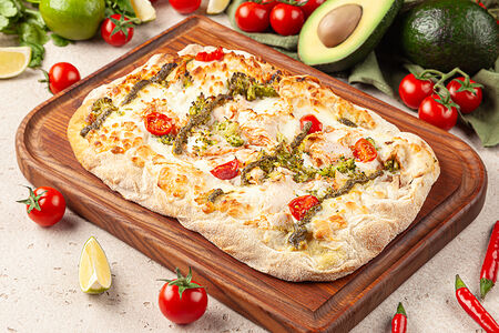 Пицца цыпленок с песто