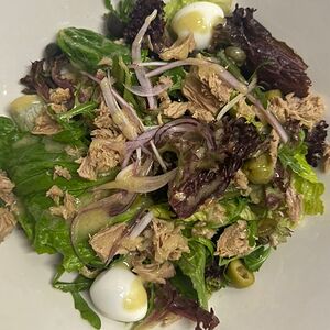 Салат Нисуаз с консервированным тунцом