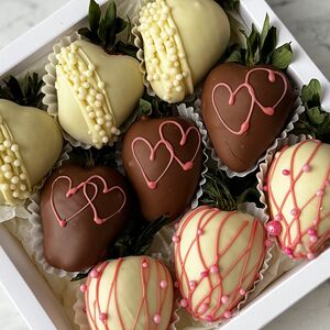 Клубника в белом и молочном шоколаде набор №6