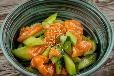 Лосось с огурцом