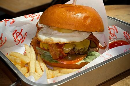 Роял бургер с картофелем фри